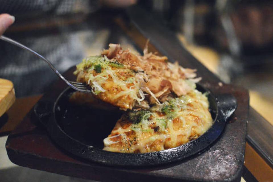 Crêpes japonaises grillées (Okonomiyaki)